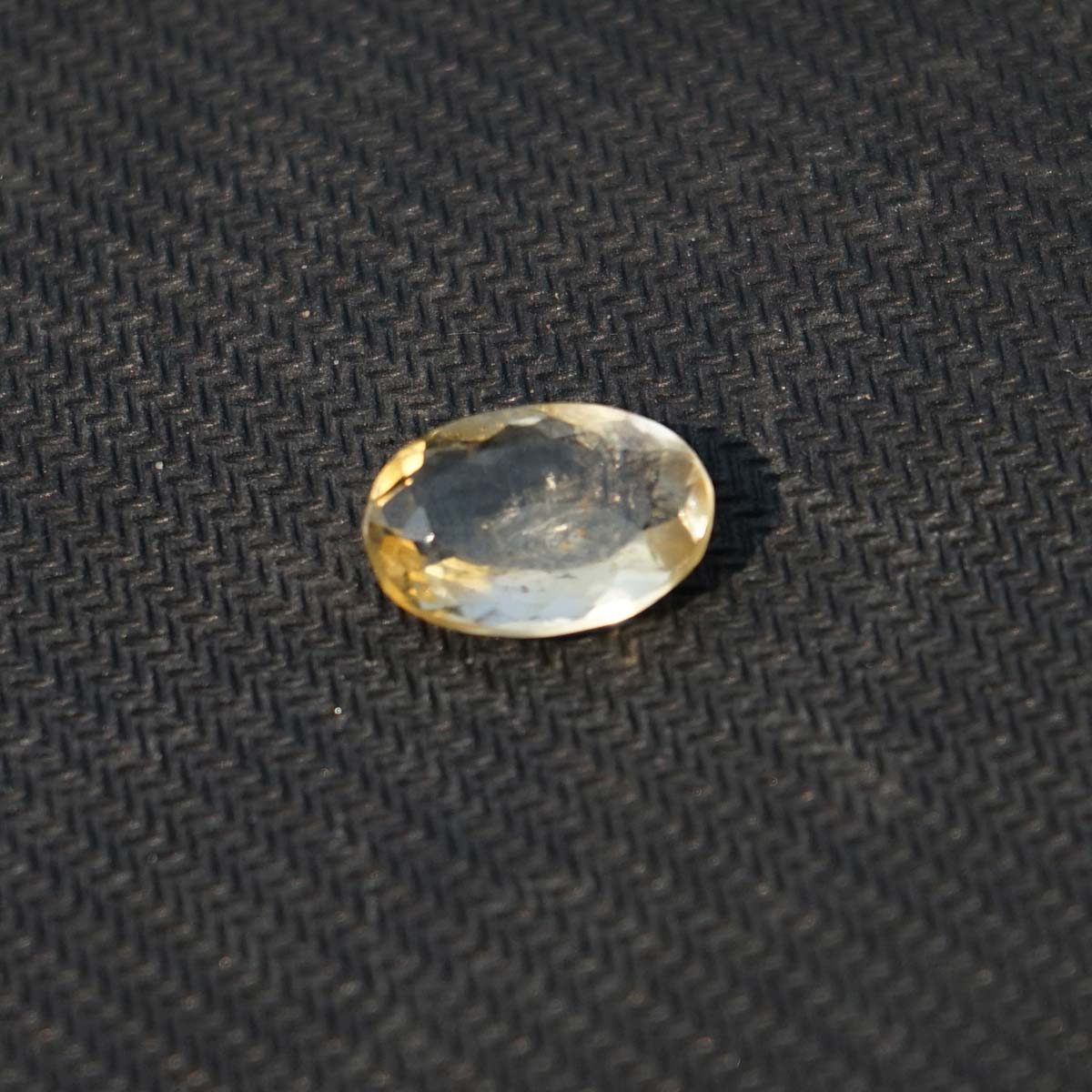 Lehsunia (Cat Eye) 10 Carat 4 Lehsunia (Cat Eye) 10 Carat - Image 4